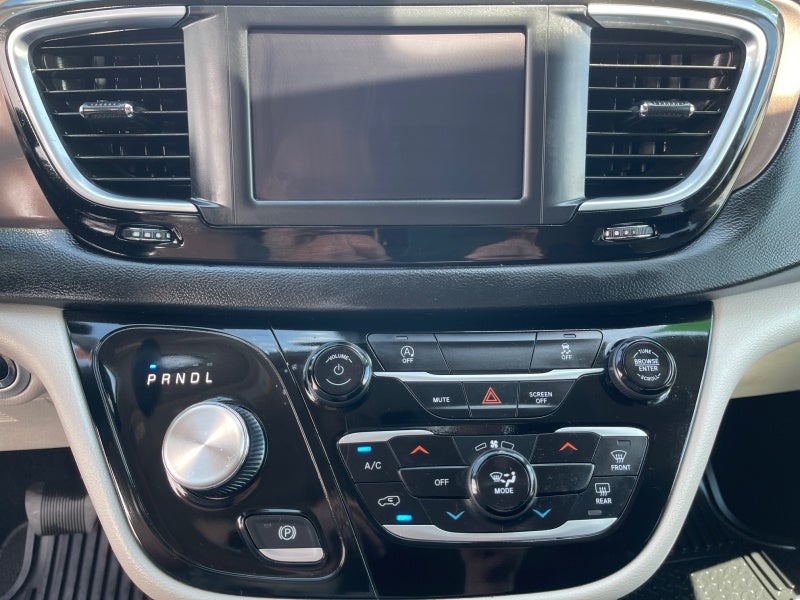 2024 Chrysler Voyager LX