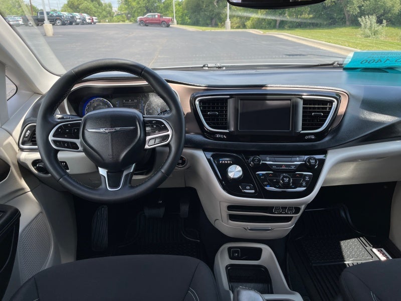 2024 Chrysler Voyager LX
