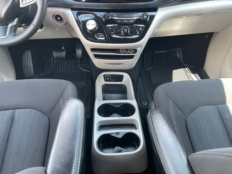 2024 Chrysler Voyager LX