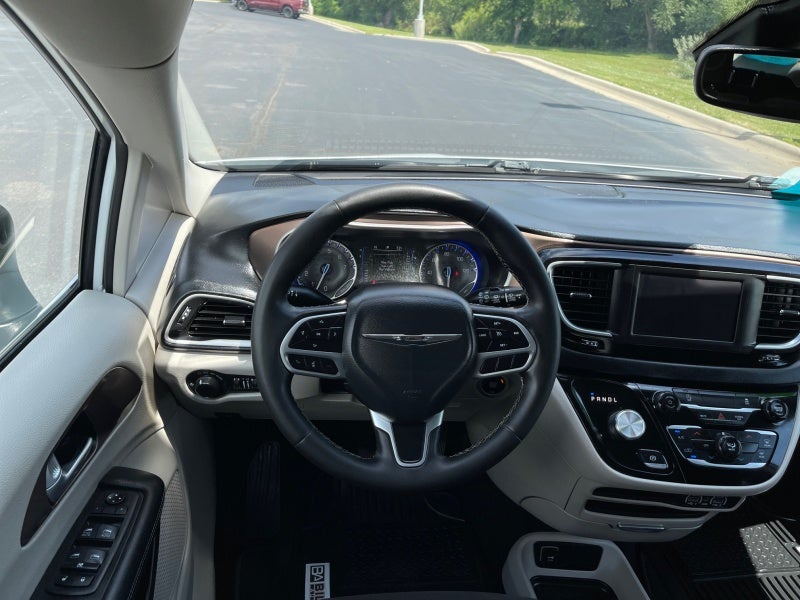 2024 Chrysler Voyager LX