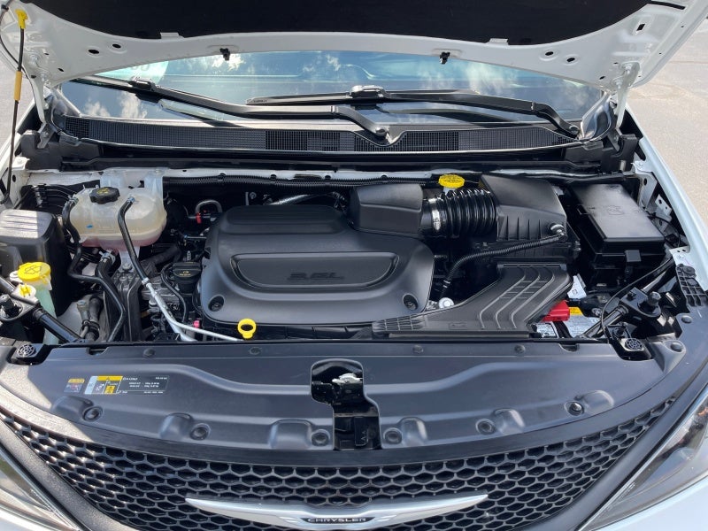 2024 Chrysler Voyager LX