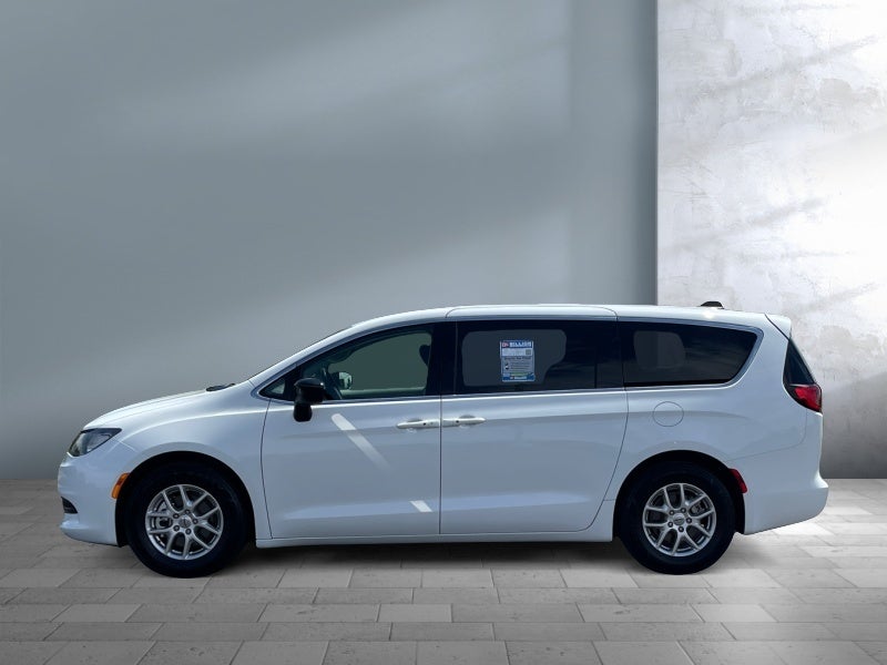 2024 Chrysler Voyager LX
