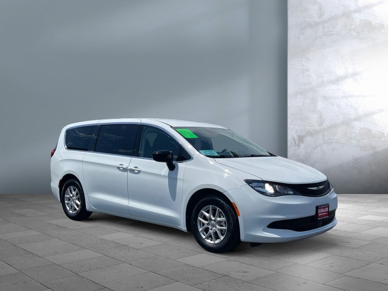 2024 Chrysler Voyager LX