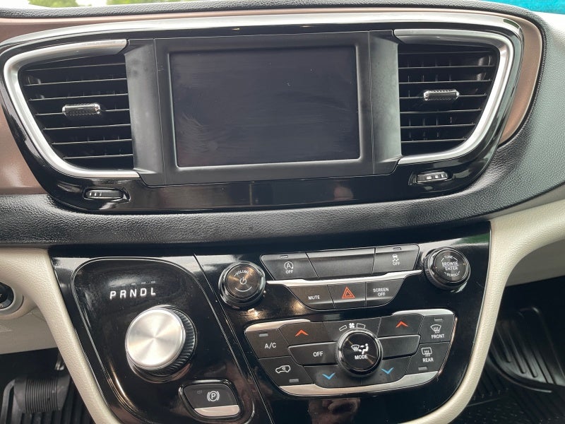2024 Chrysler Voyager LX