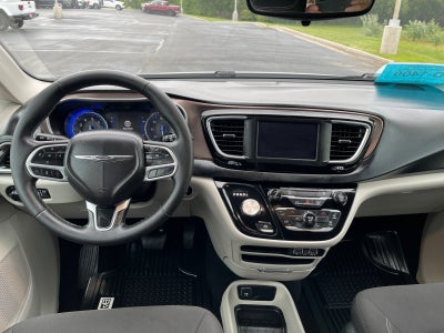 2024 Chrysler Voyager LX