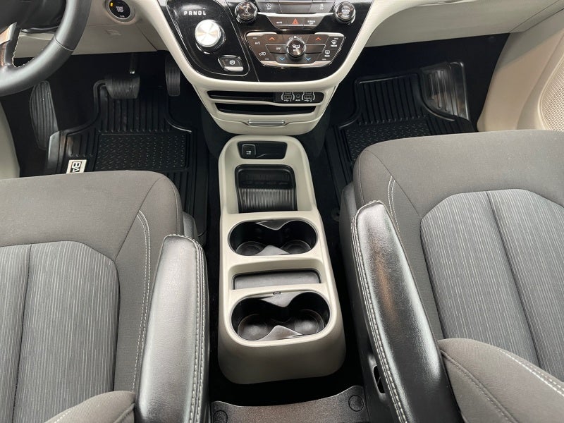 2024 Chrysler Voyager LX