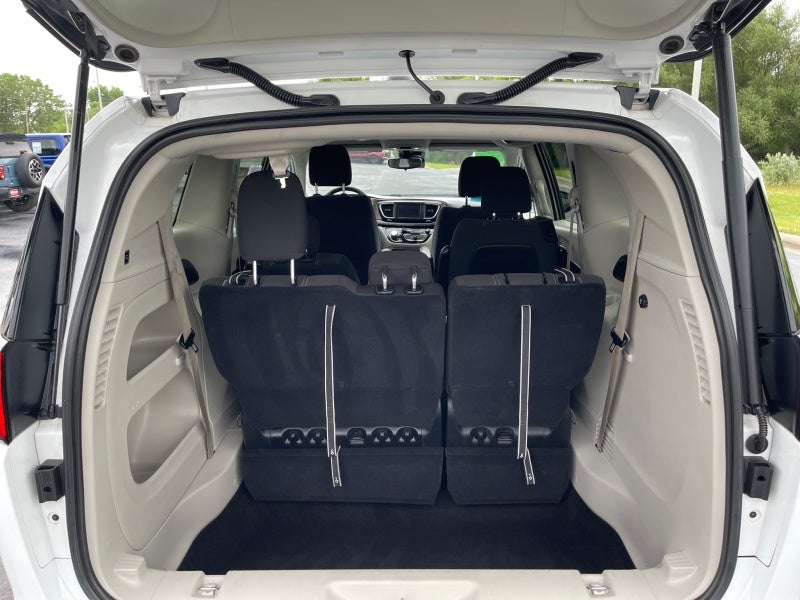2024 Chrysler Voyager LX
