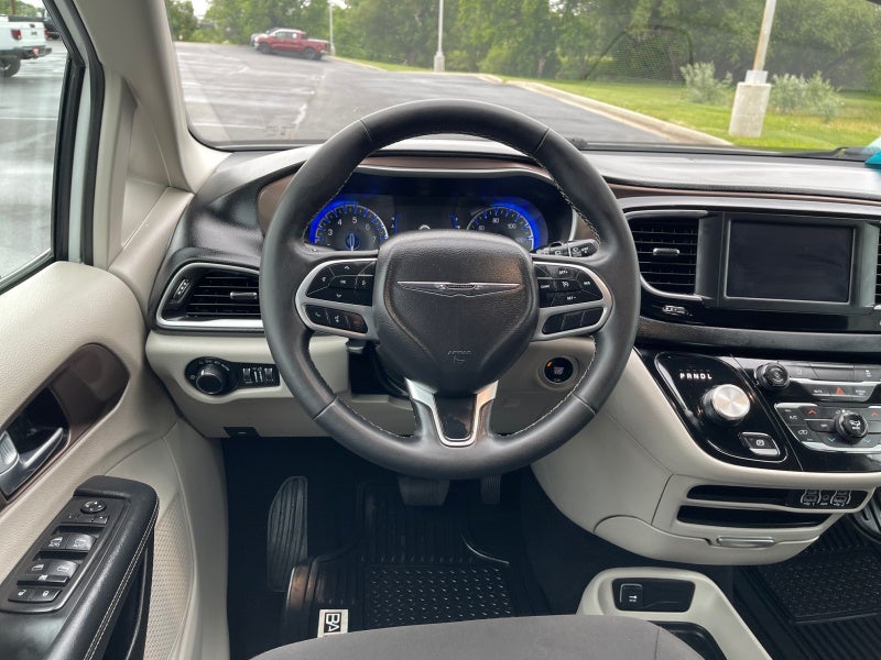 2024 Chrysler Voyager LX