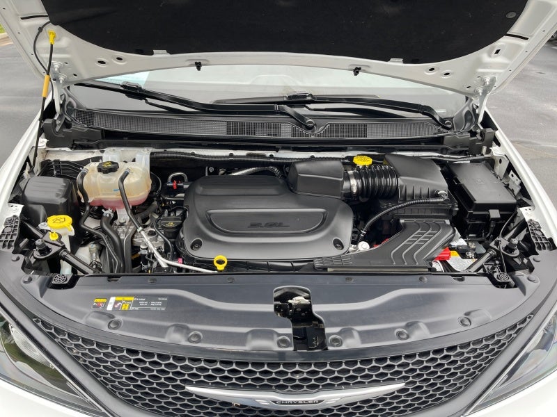 2024 Chrysler Voyager LX