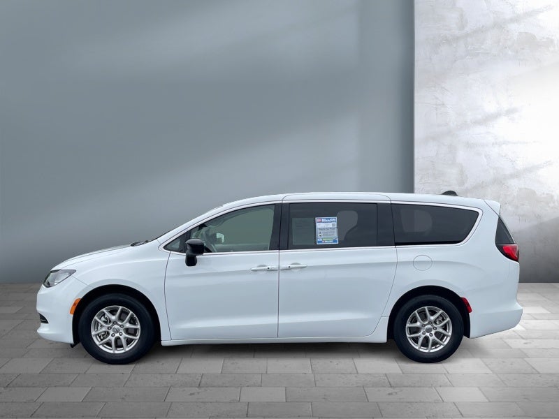 2024 Chrysler Voyager LX