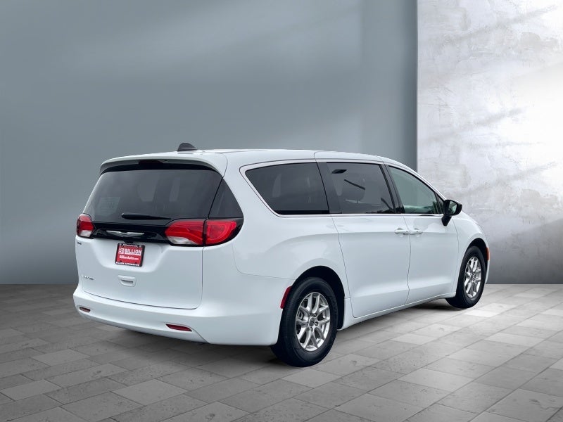 2024 Chrysler Voyager LX