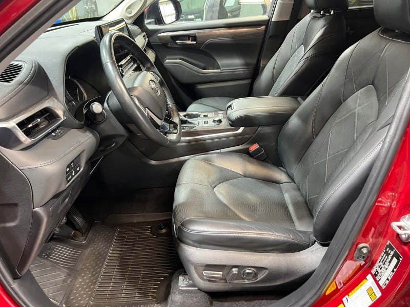 2022 Toyota Highlander Platinum