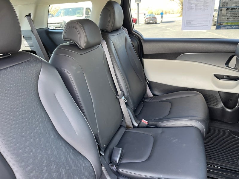 2024 Kia Carnival LX