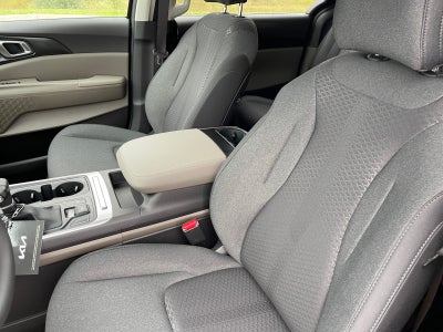 2027 Kia Carnival LX