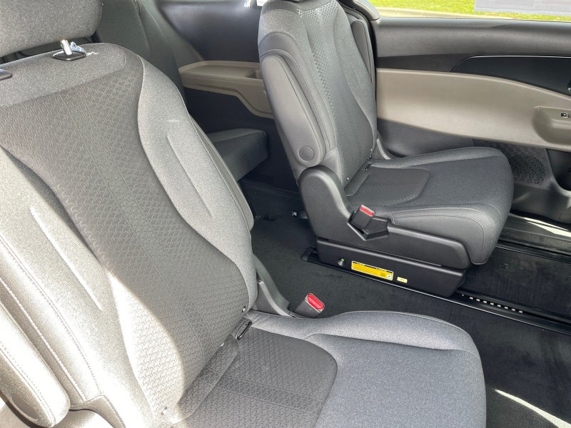 2027 Kia Carnival LX
