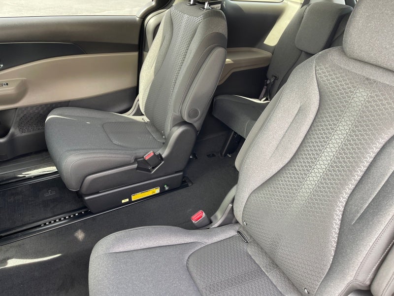2027 Kia Carnival LX