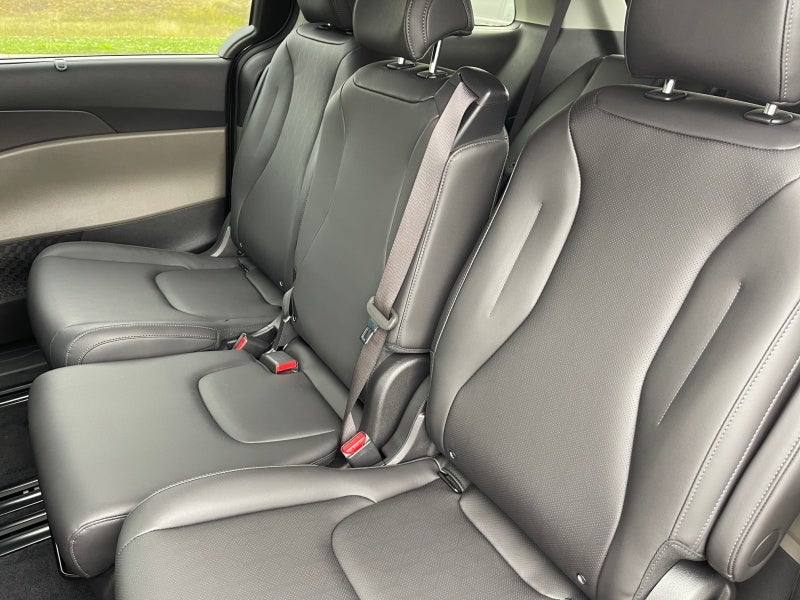 2027 Kia Carnival EX